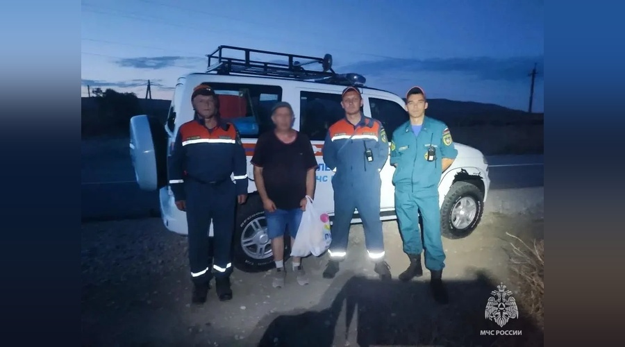 Спасатели помогли мужчине спуститься с горного участка в Коктебеле