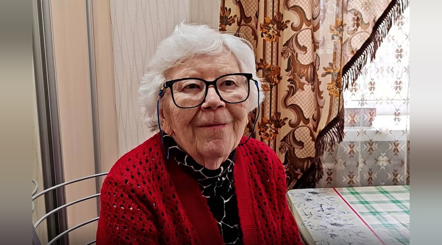 Пенсионерка из Евпатории поздравила сотрудников СК и поблагодарила за помощь