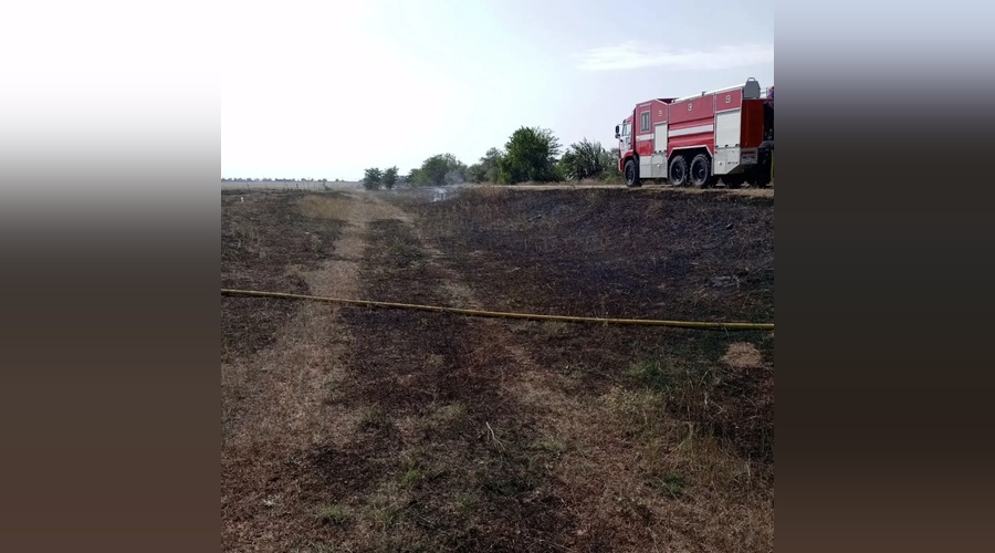 Четыре огнеборца потушили пожар возле села Нива