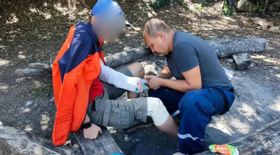 Спасатели эвакуировали травмированного туриста у пещеры Данильча-Коба