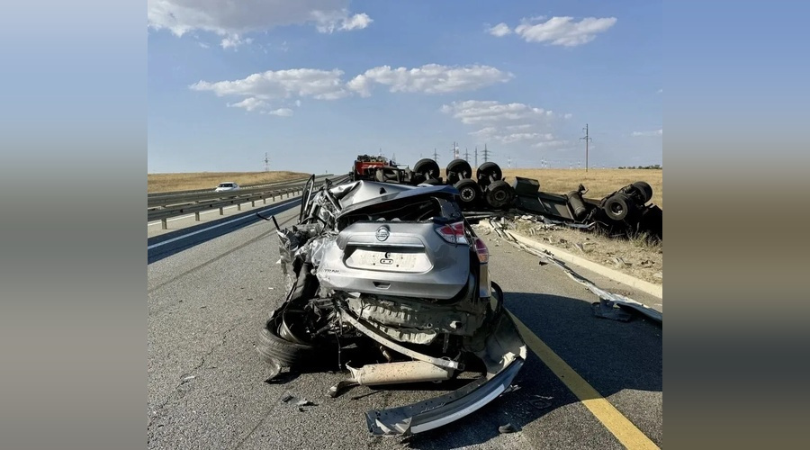 В Симферопольском районе столкнулись Nissan и Renault