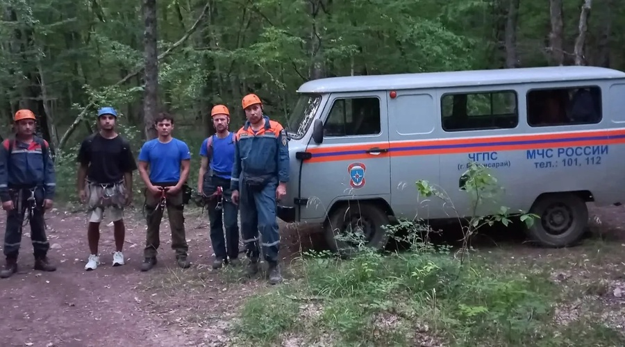 В горах Бахчисарайского района спасли туриста, застрявшего на скале