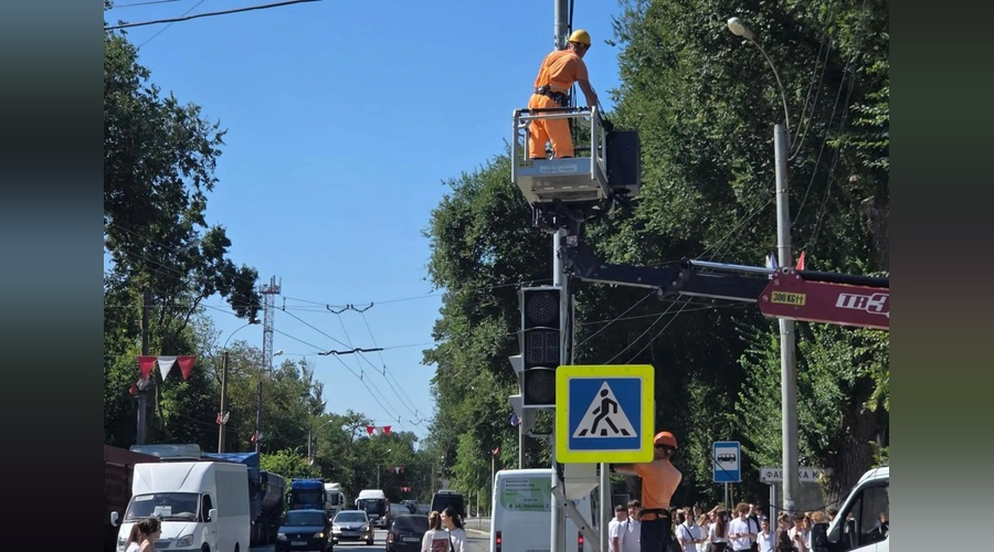 В Керчи заработали семь новых светофоров
