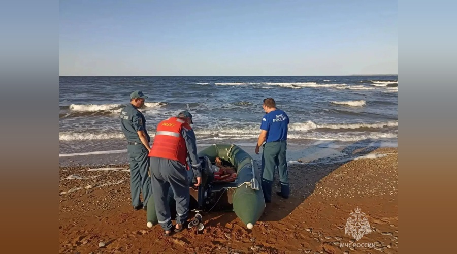 Двое погибли в Азовском море при шторме у поселка Маяк