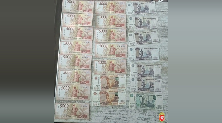 В Ялте официанта заподозрили в краже свыше 100 тысяч рублей у коллеги