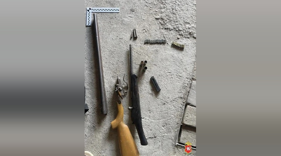 В гараже керчанина нашли переделанный карабин и патроны