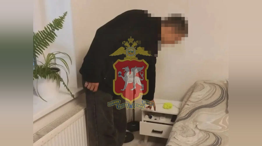 19-летнего жителя Нижнегорского района заподозрили в краже 85 тысяч рублей
