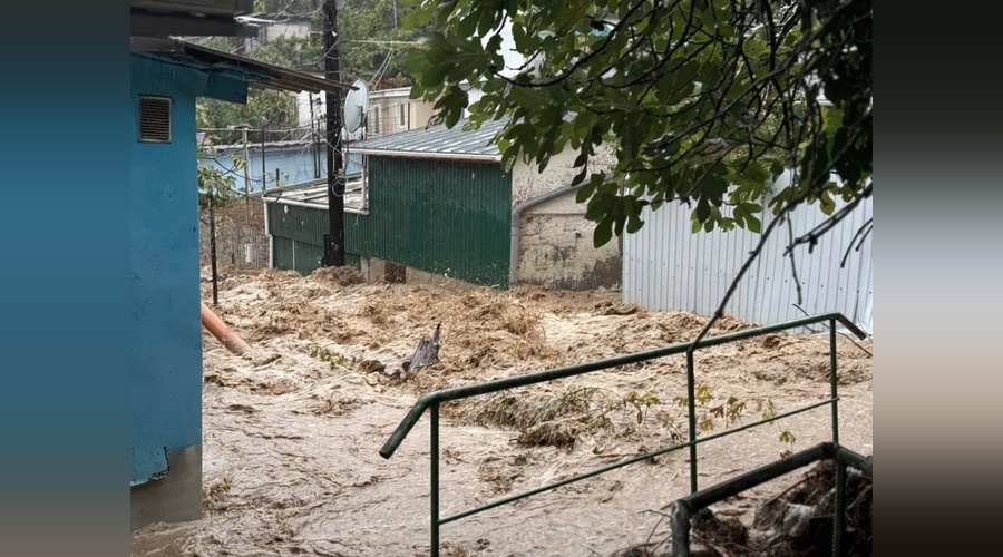 Более 130 человек устраняют последствия подтопления в Кореизе
