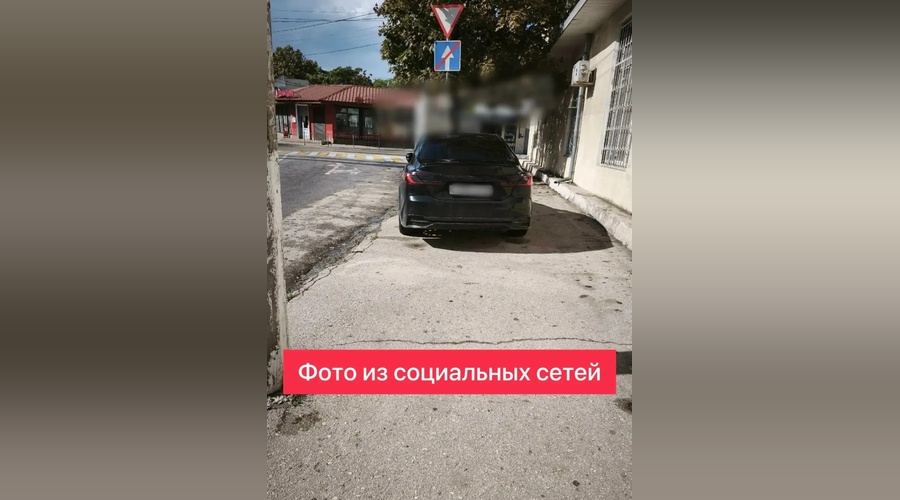 Полиция Евпатории выявила нарушения парковки по сообщениям в интернете