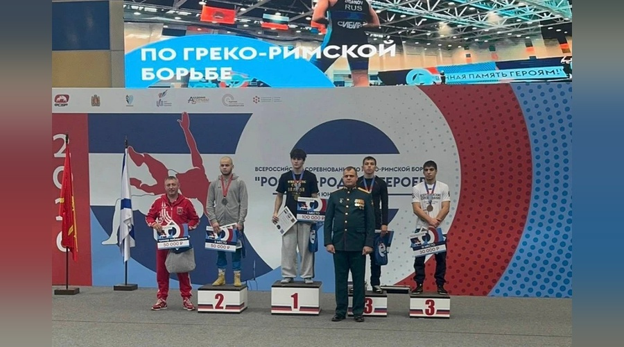 Крымские борцы завоевали серебро и бронзу на турнире в Красноярске