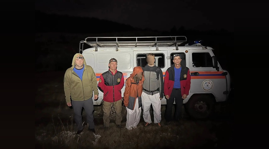 Спасатели МЧС нашли двух заблудившихся туристов у горы Диплис