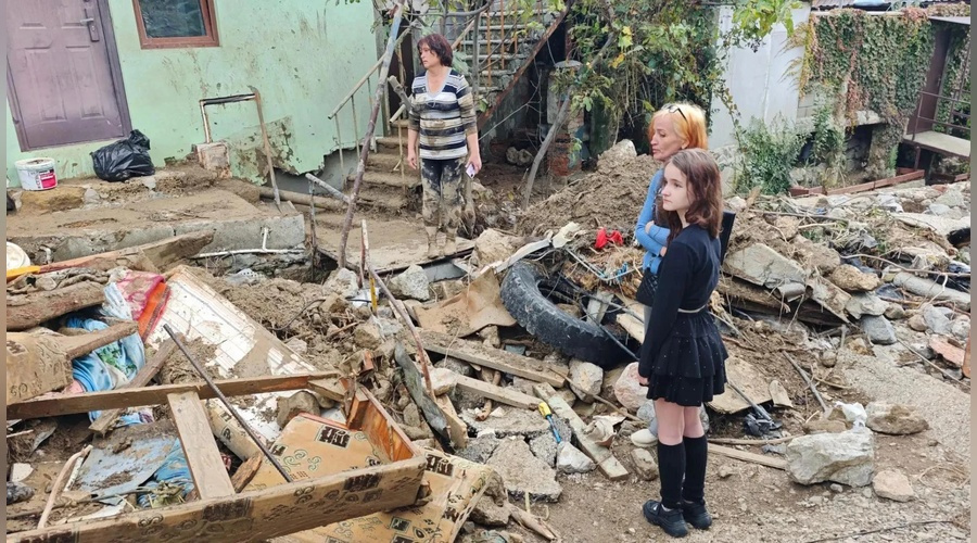 На ЮБК продолжают откачивать воду из домов и оценивать ущерб от подтопления