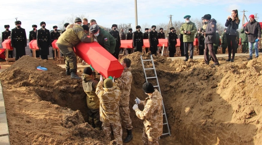 Найденные при строительстве дороги останки красноармейцев перезахоронили в Керчи