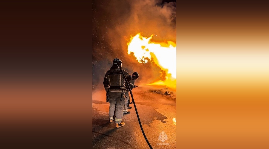 Пожар в торговом павильоне в Андреевке потушили за два часа