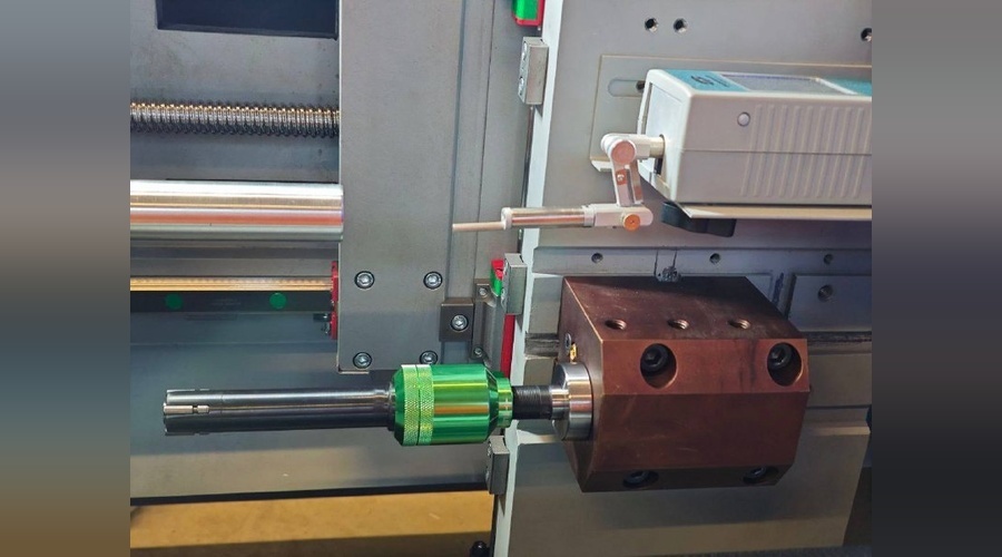 Инженеры СевГУ разработали высокоточный станок для авиадатчиков Superjet