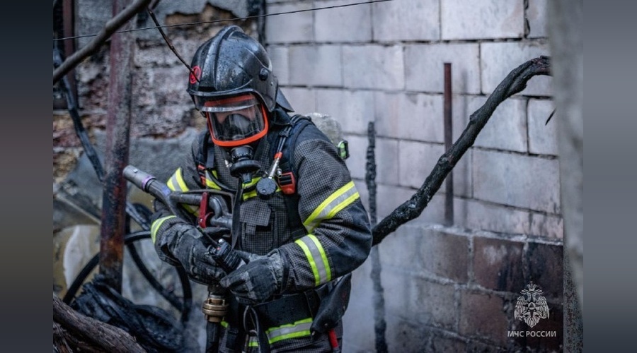 Мужчина получил серьёзные ожоги при пожаре в заброшенном здании Балаклавского района