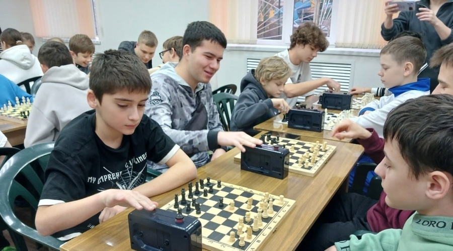 Юные шахматисты разыграли награды на турнире подростково-молодёжного центра