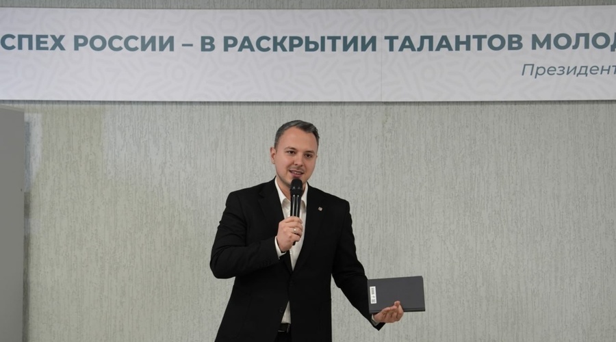 Председатель Госкомитета молодежной политики Крыма встретился со студентами КИПУ