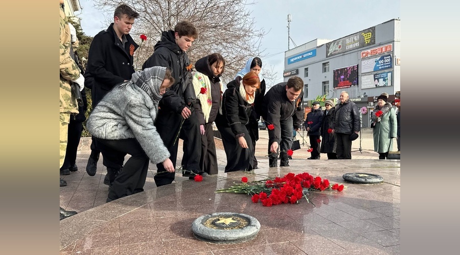 В Керчи прошла церемония памяти в годовщину снятия блокады Ленинграда