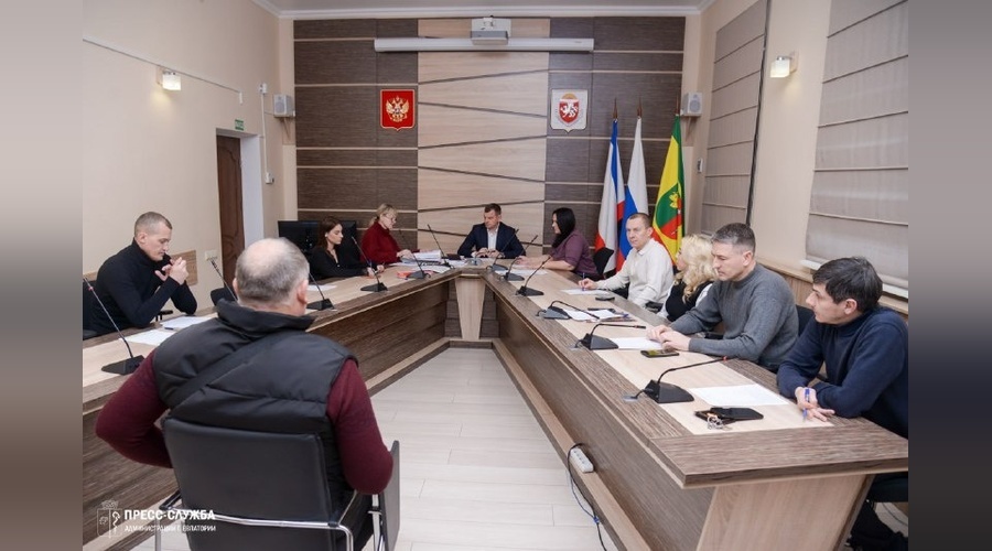 Парковка на газонах и стихийная торговля стали главной проблемой для жителей Евпатории