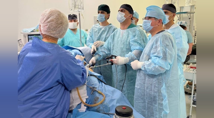В Республиканской клинической больнице имени Семашко впервые выполнили уникальную лапароскопическую операцию