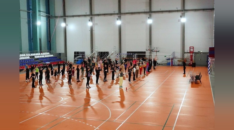 Массовая танцевальная зарядка собрала жителей Евпатории