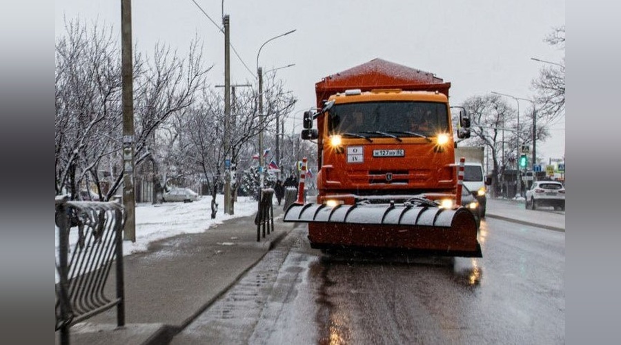 Симферополь усилил снегоуборочные работы