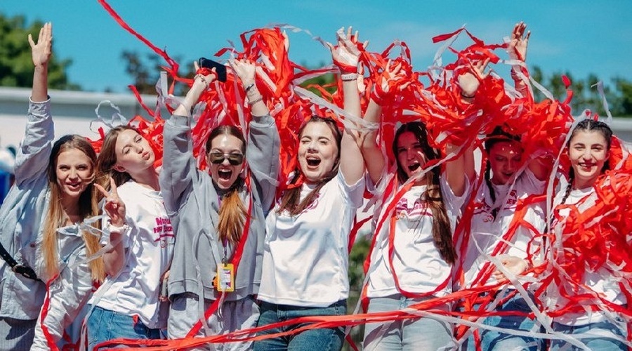 Талантливые дети Крыма получат места в «Артеке», «Смене», «Орлёнке» и «Алых парусах»