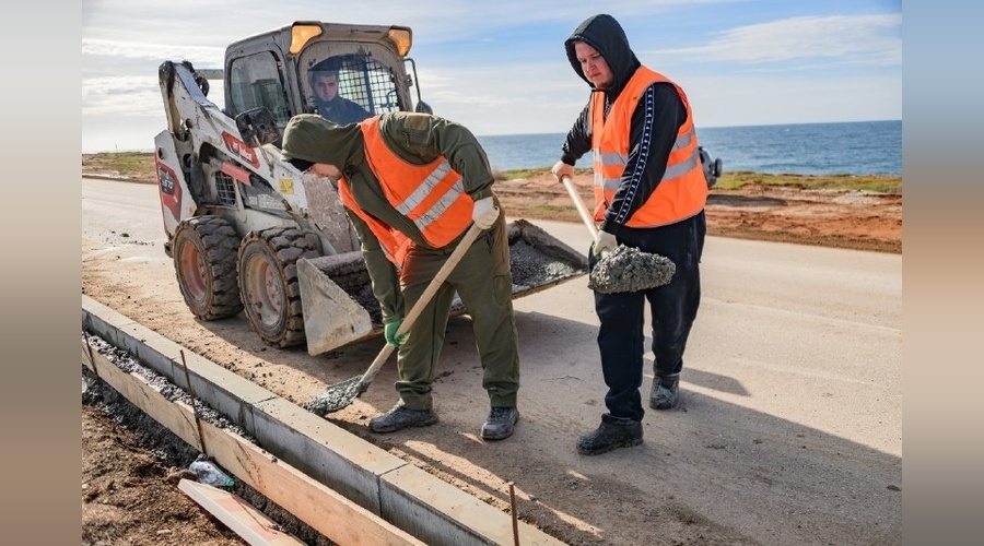 В Казачьей бухте ускоряют обустройство пешеходной инфраструктуры к курортному сезону