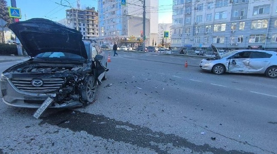 Беременная женщина пострадала в аварии на проспекте Октябрьской Революции в Севастополе