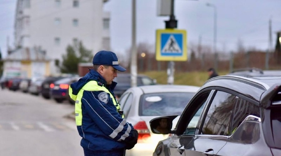 В Севастополе в ходе рейда «Неплательщик» выявили 16 должников