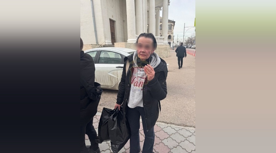 В Севастополе установили женщину гревшую ноги у Вечного огня