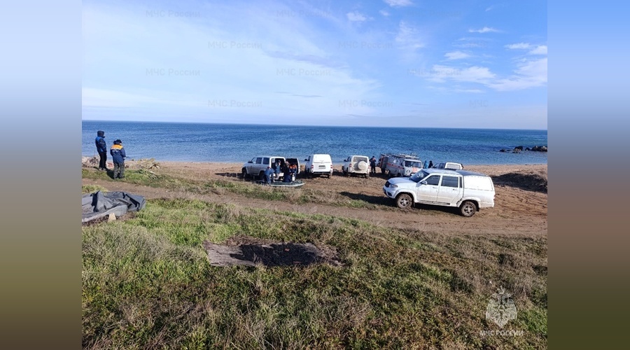 Поиски двух пропавших рыбаков в Азовском море продолжаются
