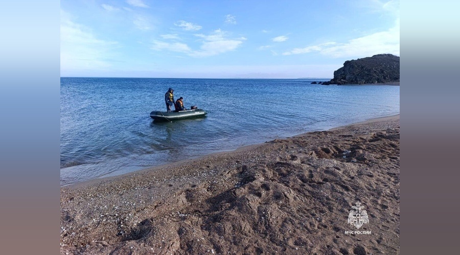 Поиски двух рыбаков пропавших в Азовском море продолжаются
