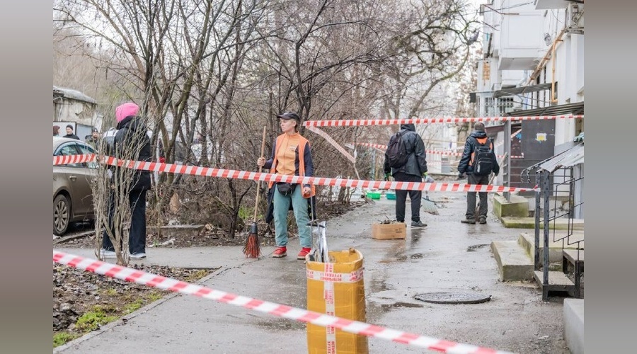 Коммунальные службы Севастополя устраняют последствия ночной атаки