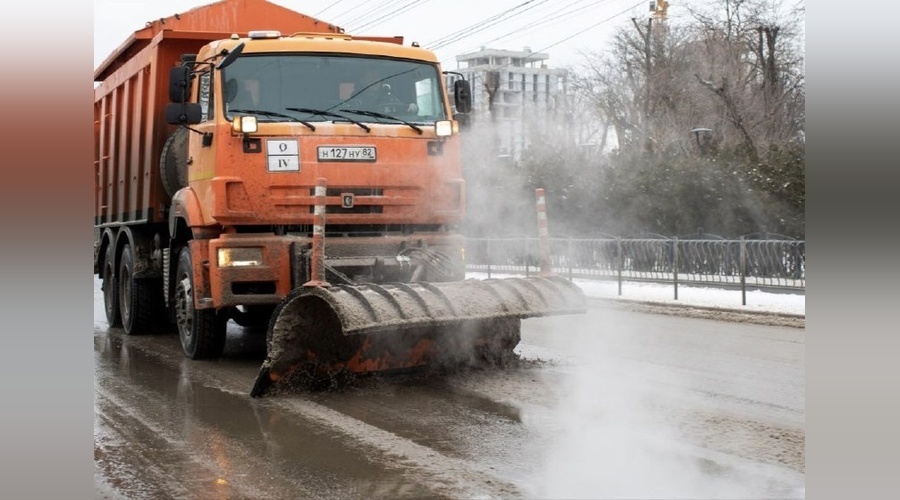 Симферопольские коммунальные службы  устраняют последствия непогоды
