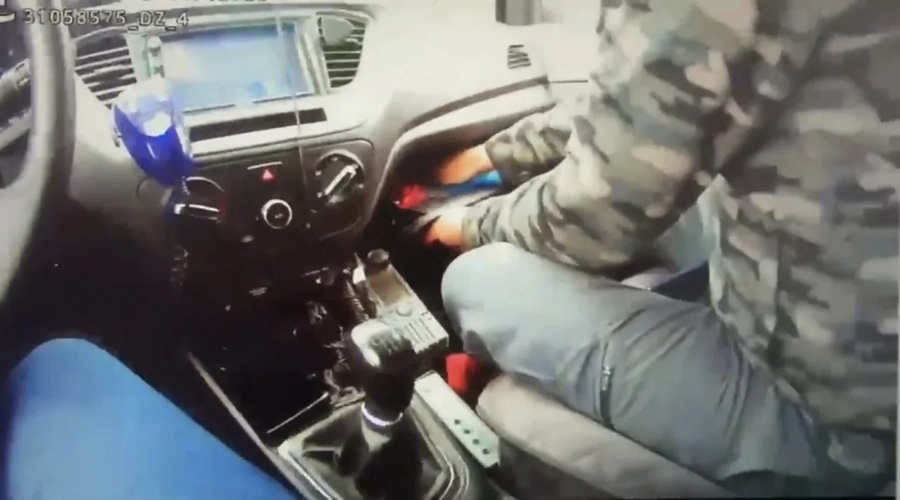 Водитель без документов пытался дать взятку инспекторам в Бахчисарайском районе