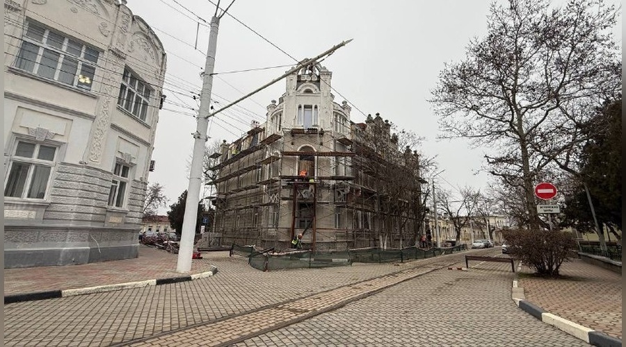 Реставрацию «Дома с оленем»  в Евпатории обещают завершить к началу сезона