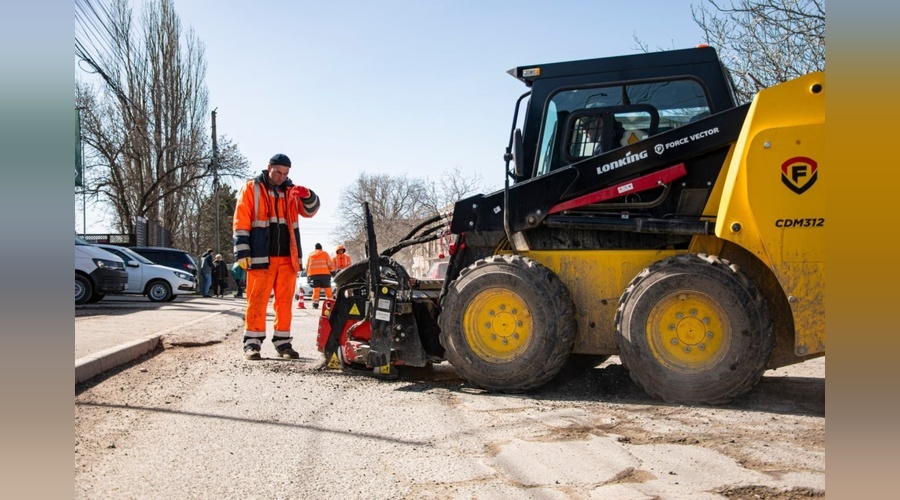 В Симферополе отремонтировали 5000 квадратных метров дорожного покрытия