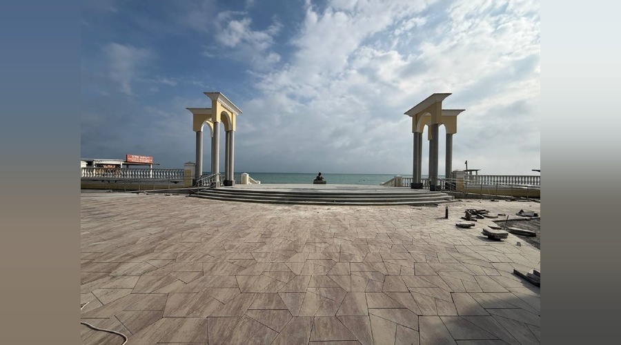 Александр Юрьев оценил ход благоустройства набережных Евпатории