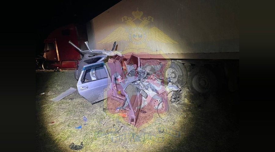 Пьяный водитель фуры устроил лобовое ДТП под Багерово