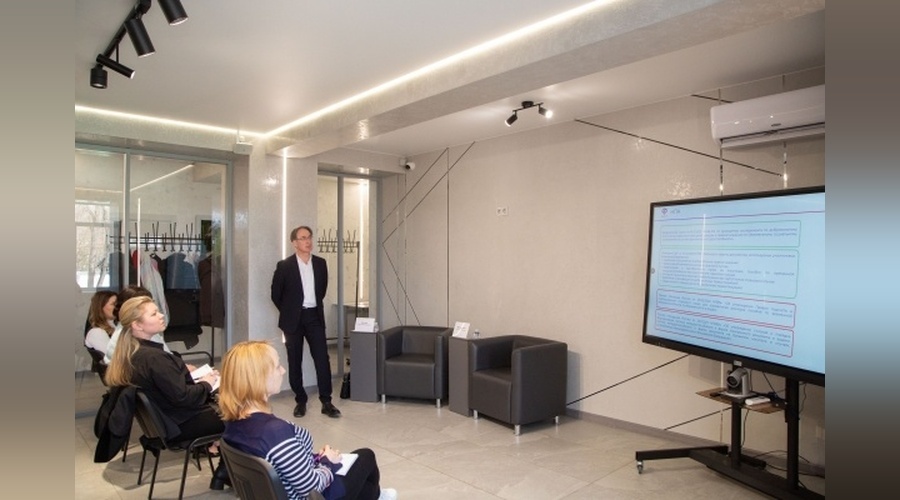 Эксперимент по добровольному страхованию плательщиков НПД рассмотрен на круглом столе