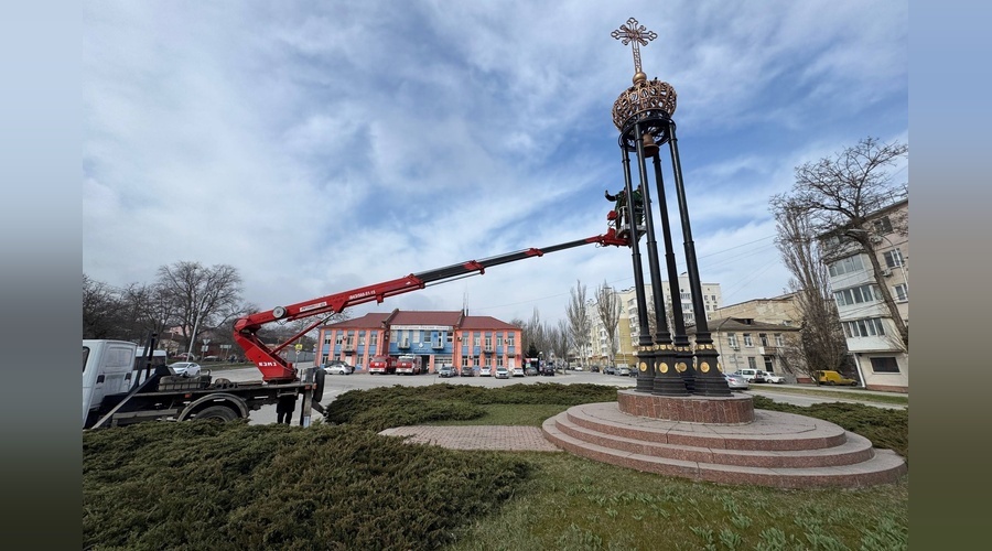 Коммунальные службы Керчи приводят в порядок въезд в город, улицы и набережную