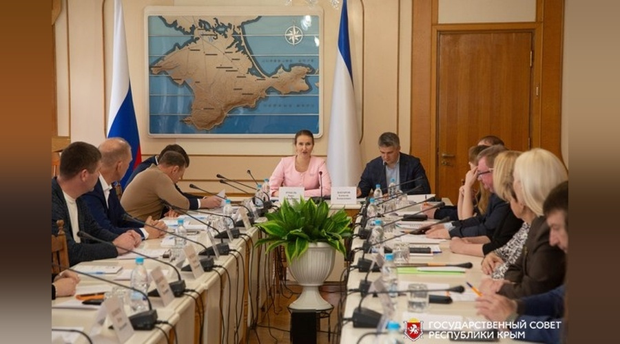 Опытные медики Крыма возьмут под опеку выпускников вузов и колледжей