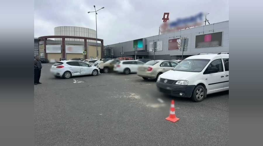 Госавтоинспекция выясняет обстоятельства аварии с участием трех машин и пешехода