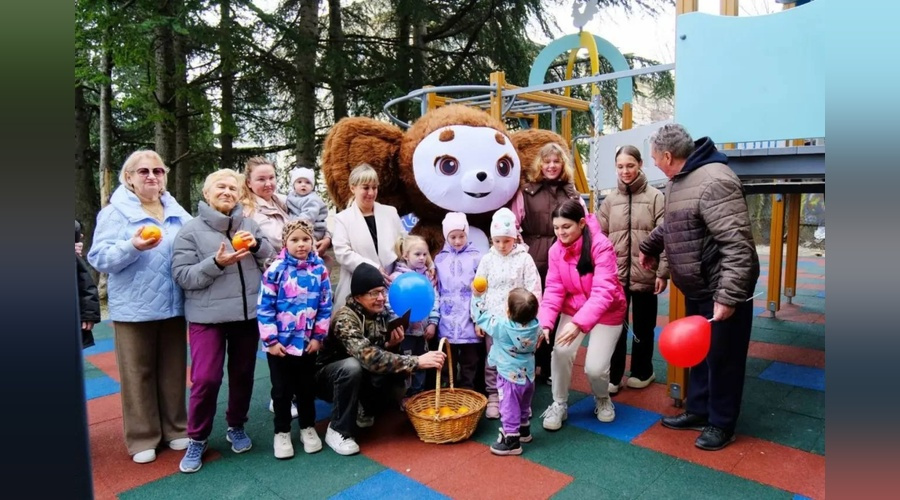 Новая детская площадка появилась в Гаспре