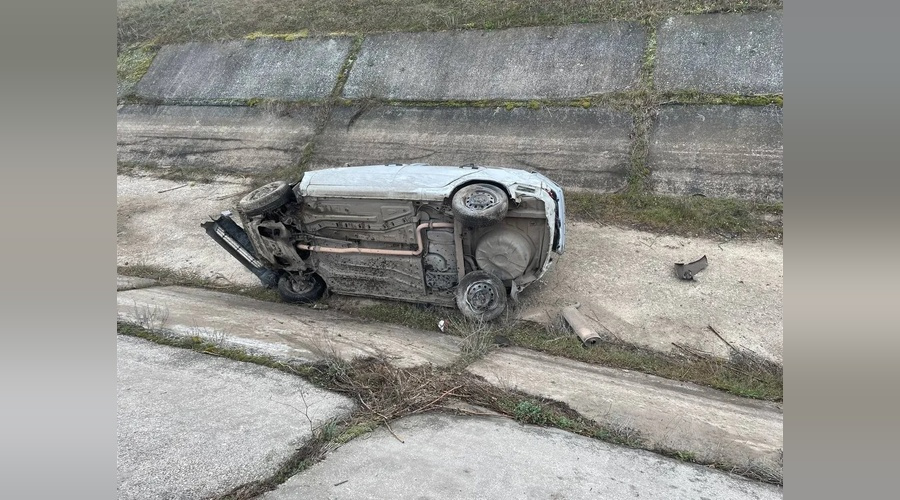 Автомобиль с трёхлетним ребёнком опрокинулся в оросительный канал под Красногвардейским