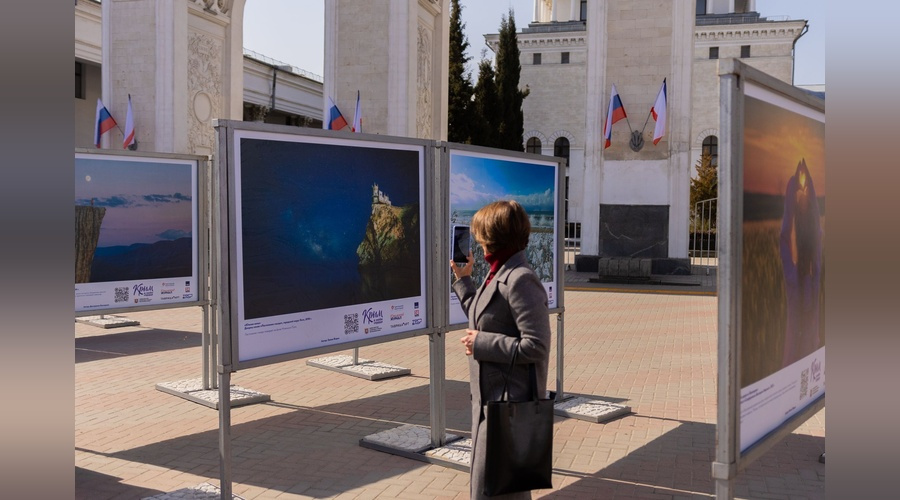 Лучшие снимки крымской природы и архитектуры представили на вокзале Симферополя
