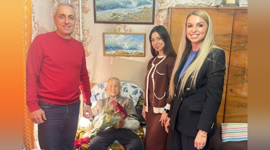 В Симферополе поздравили ветерана Нинеля Солопова с 101‑м днём рождения