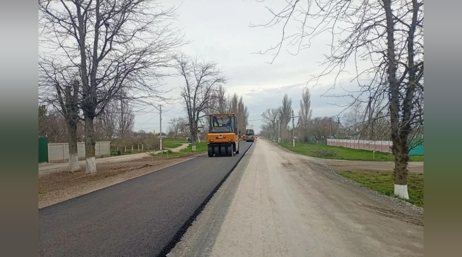 Трассу Азовское - Любимовка полностью обновят до конца текущего сезона